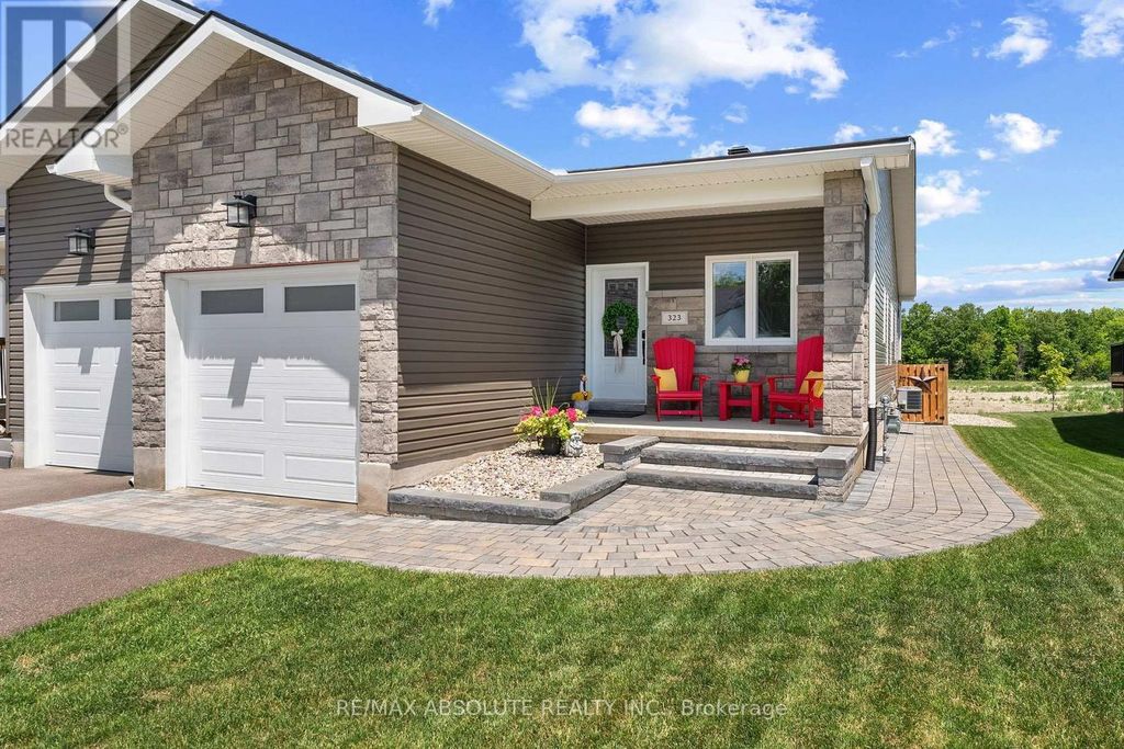 323 Forestview Crescent, Renfrew