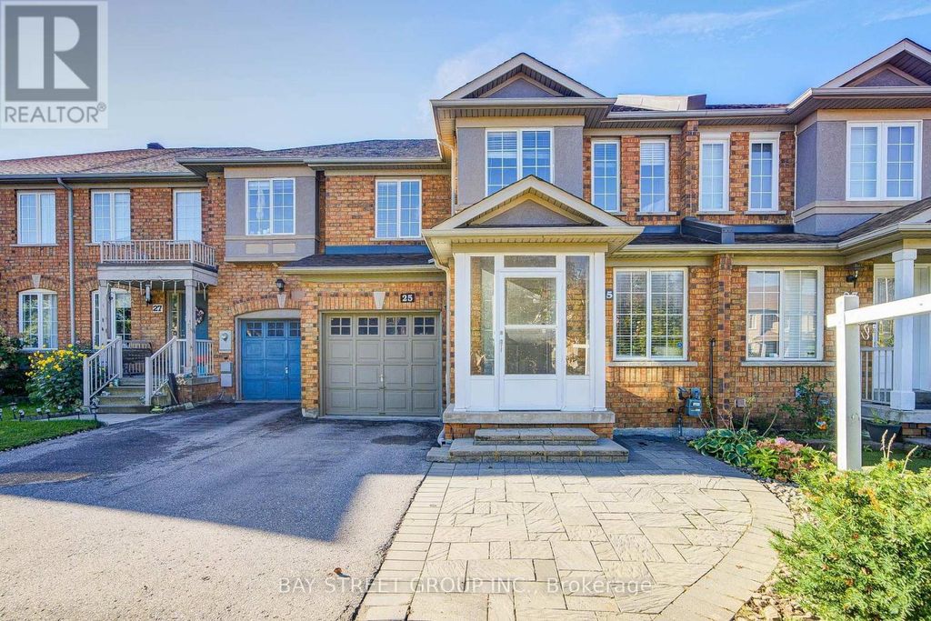 25 Waterton Crescent, Richmond Hill (langstaff)