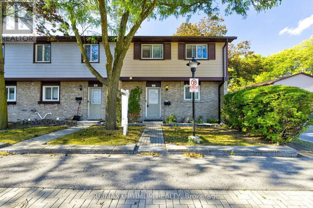 17 - 45 Hansen Road N, Brampton (madoc)