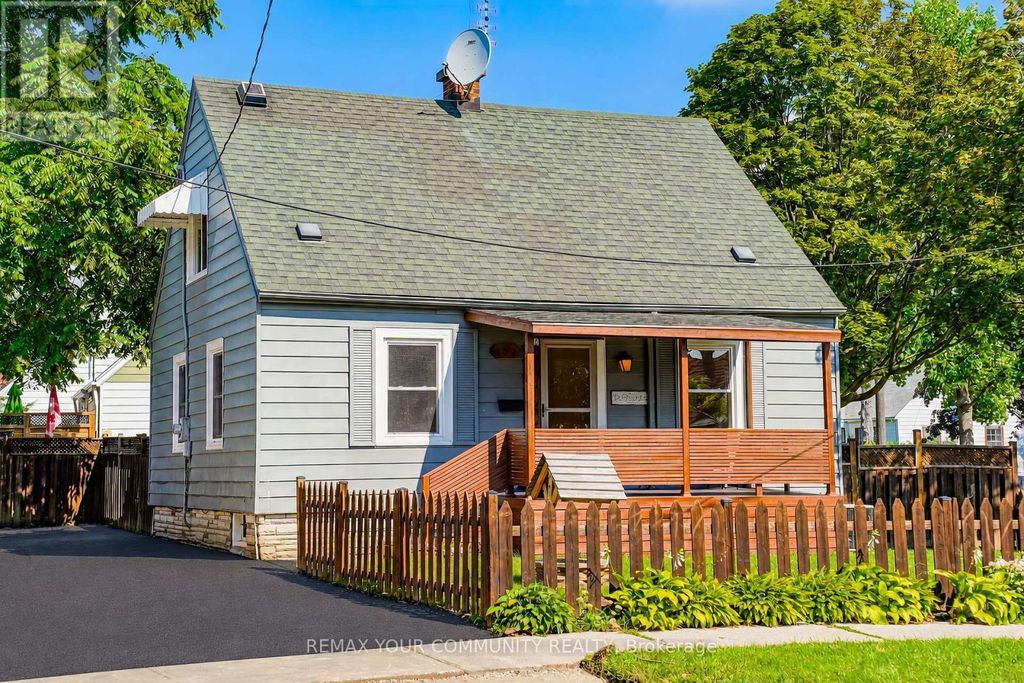 102 Hearst Circle, Toronto (brookhaven-Amesbury)