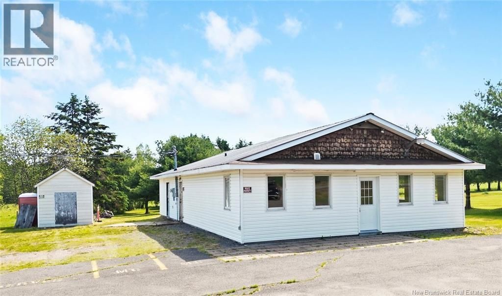 6125 Route 101, Hoyt