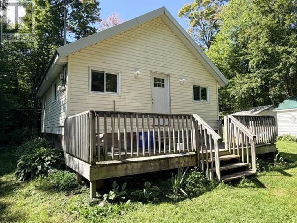 2895 Base Line Rd, Hilton Beach