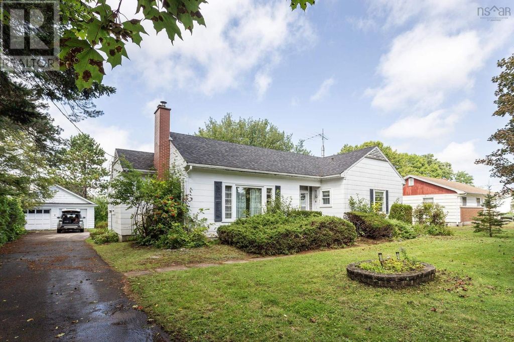 9704 Highway 10, Nictaux