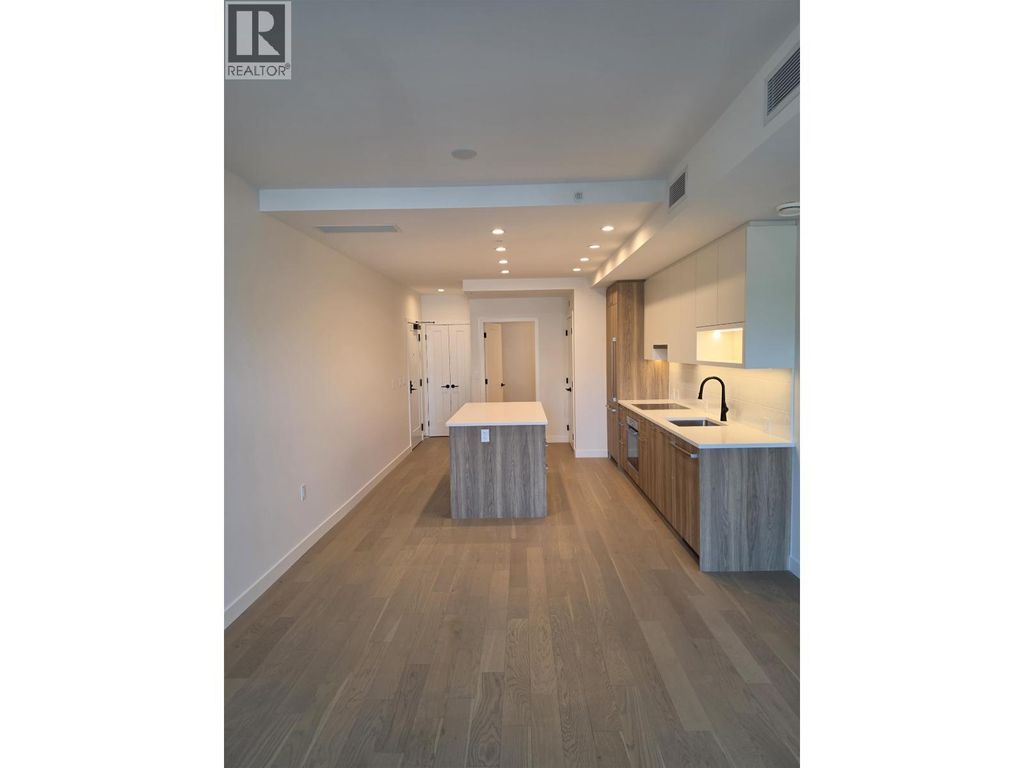 310 8398 Oak Street, Vancouver