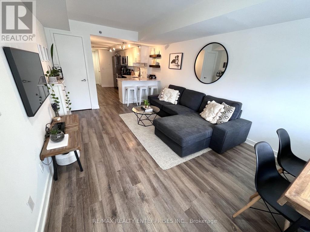 Th1 - 11 Superior Avenue, Toronto (mimico)