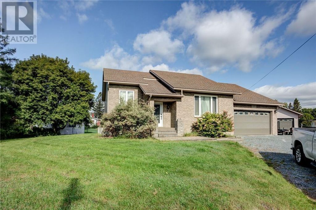 1492 Labelle Street, Val Therese