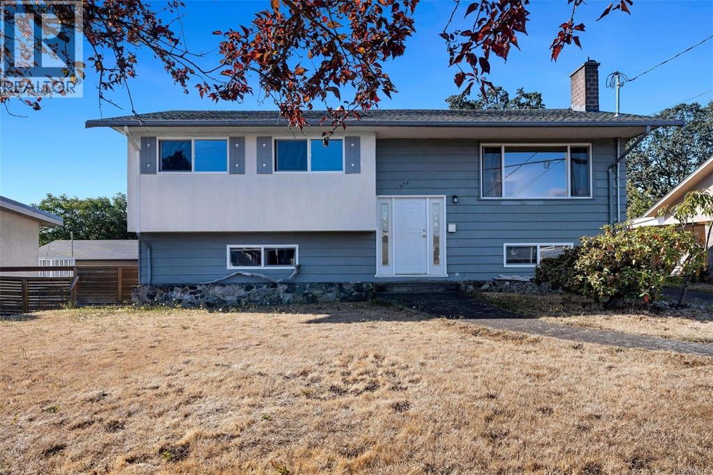 909 Shearwater St, Esquimalt