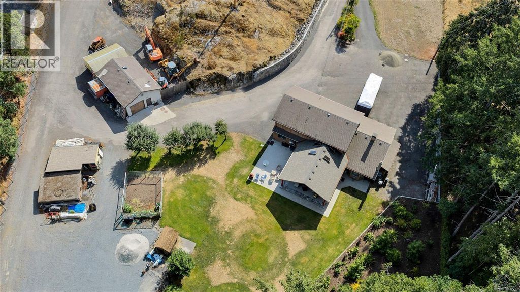 330 Hector Rd, Saanich