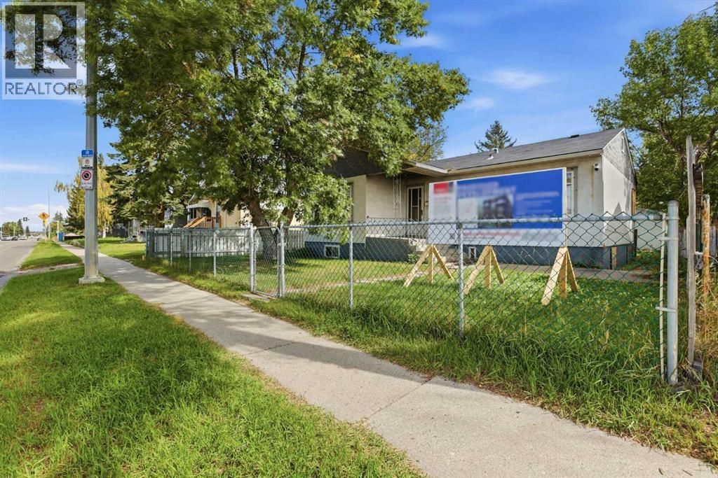 3520 Centre Street N, Calgary