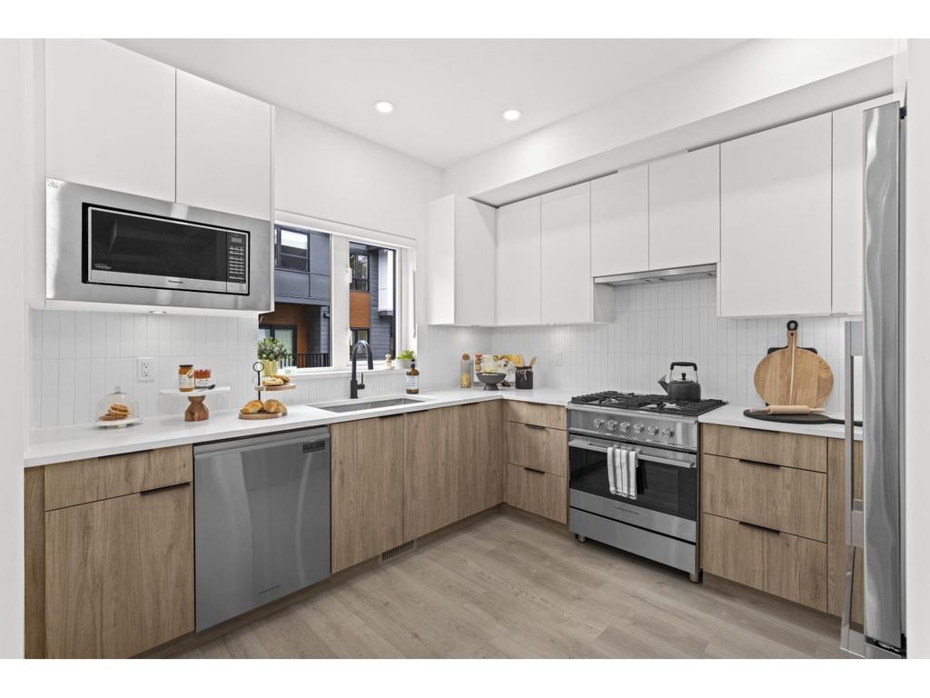 18 1959 165a Street, Surrey