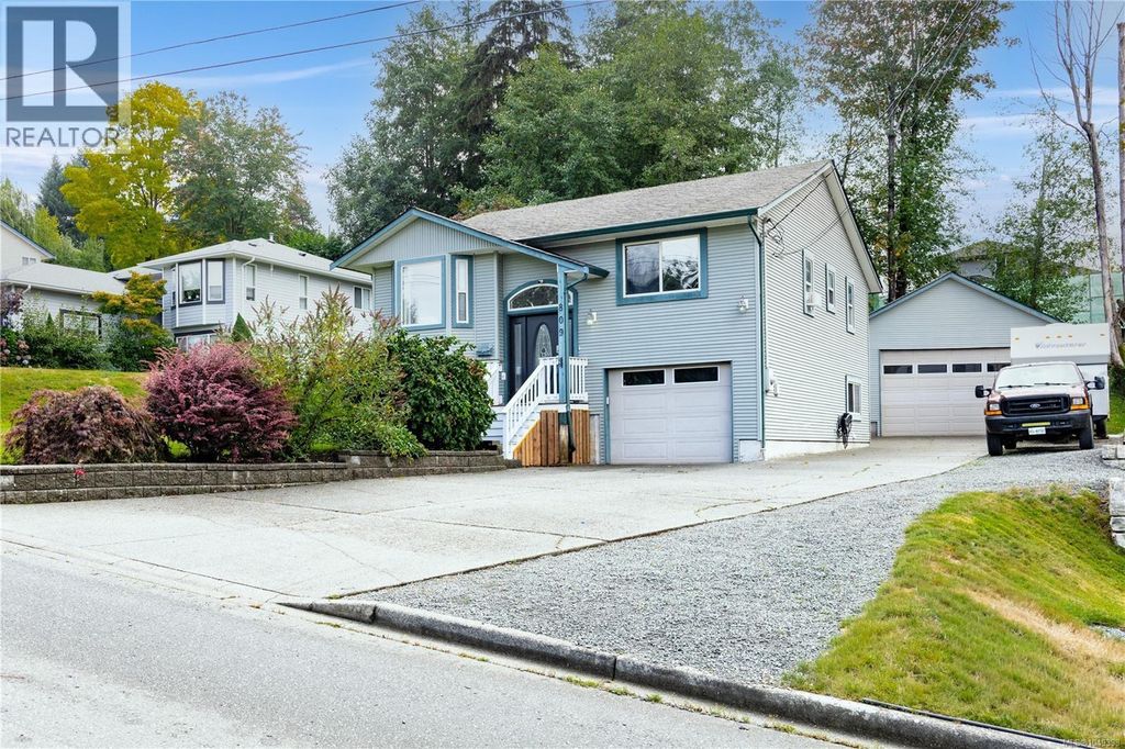 809 Willowcrest Rd, Campbell River