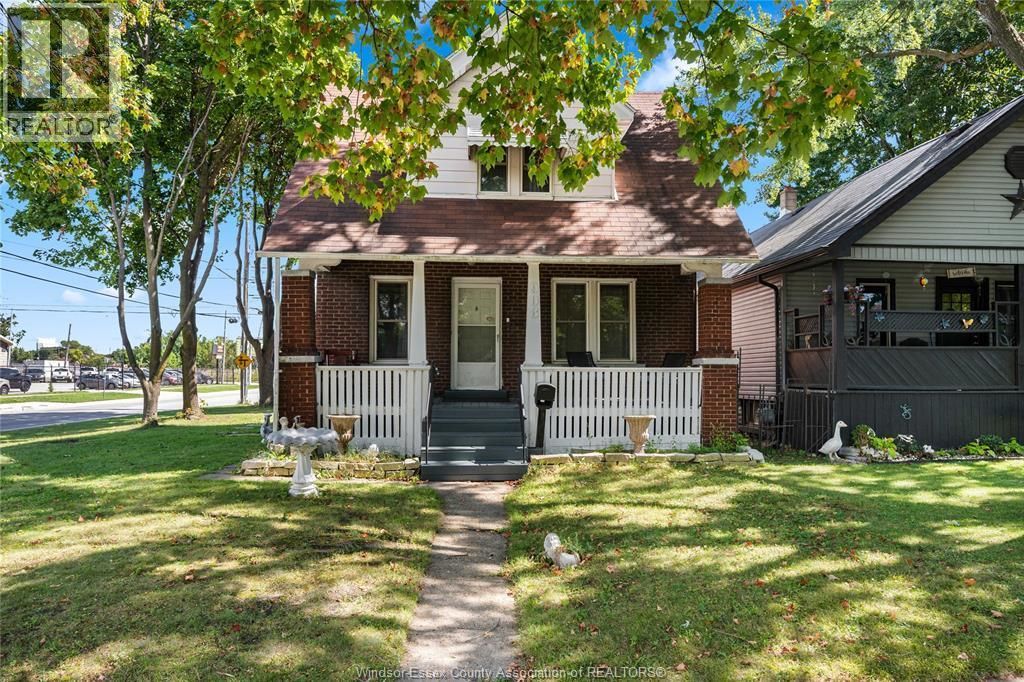 908 Oak Street, Windsor