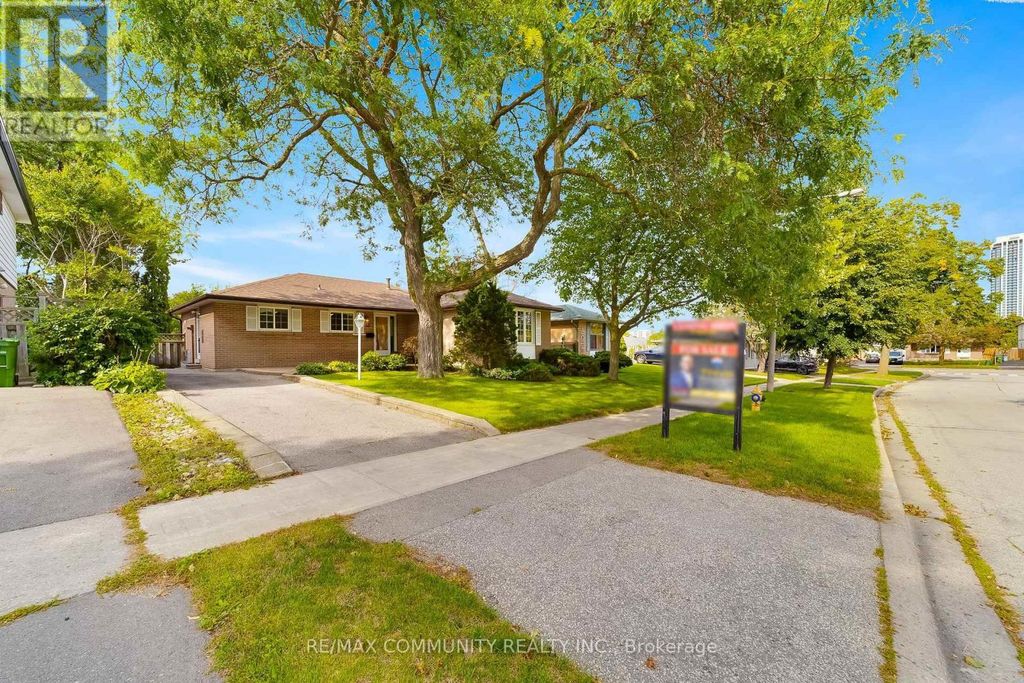 30 Bridlington Street, Toronto (woburn)