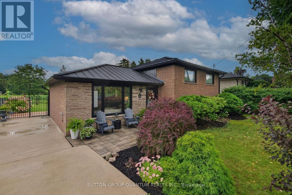 2103 Seabrook Drive, Oakville (wo West)