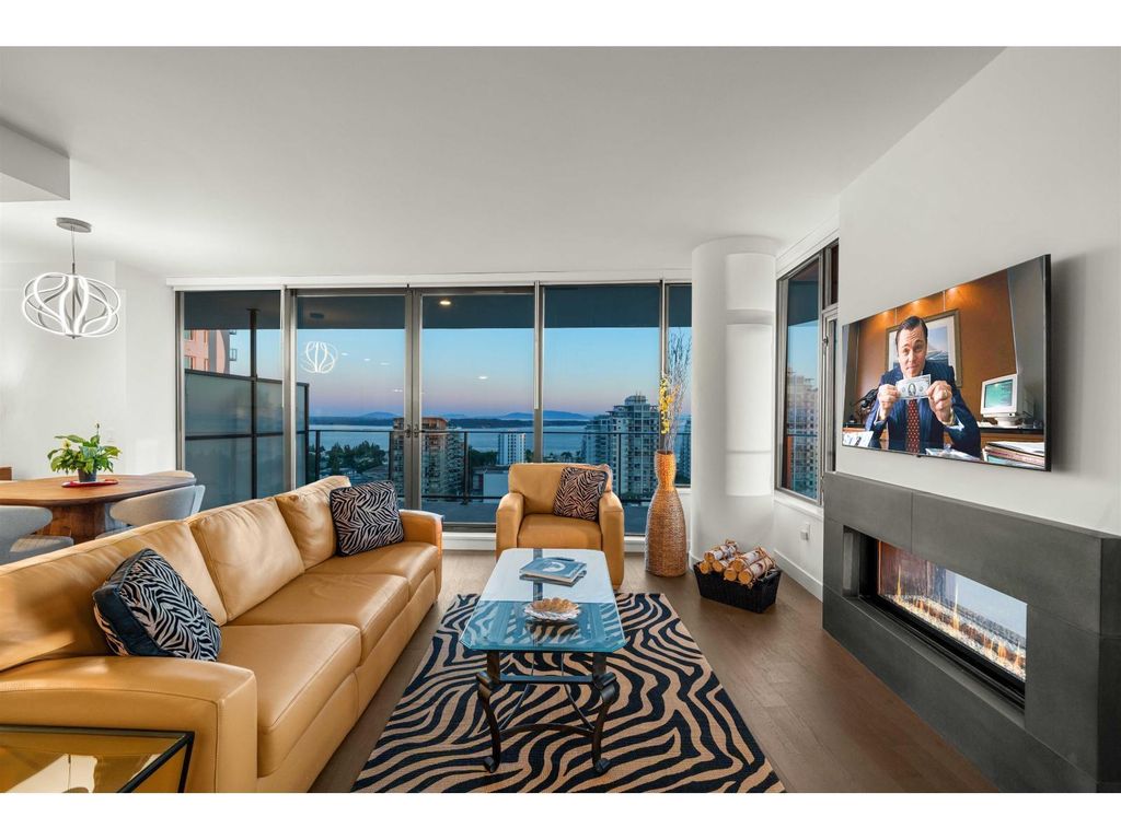 1605 1588 Johnston Road, White Rock