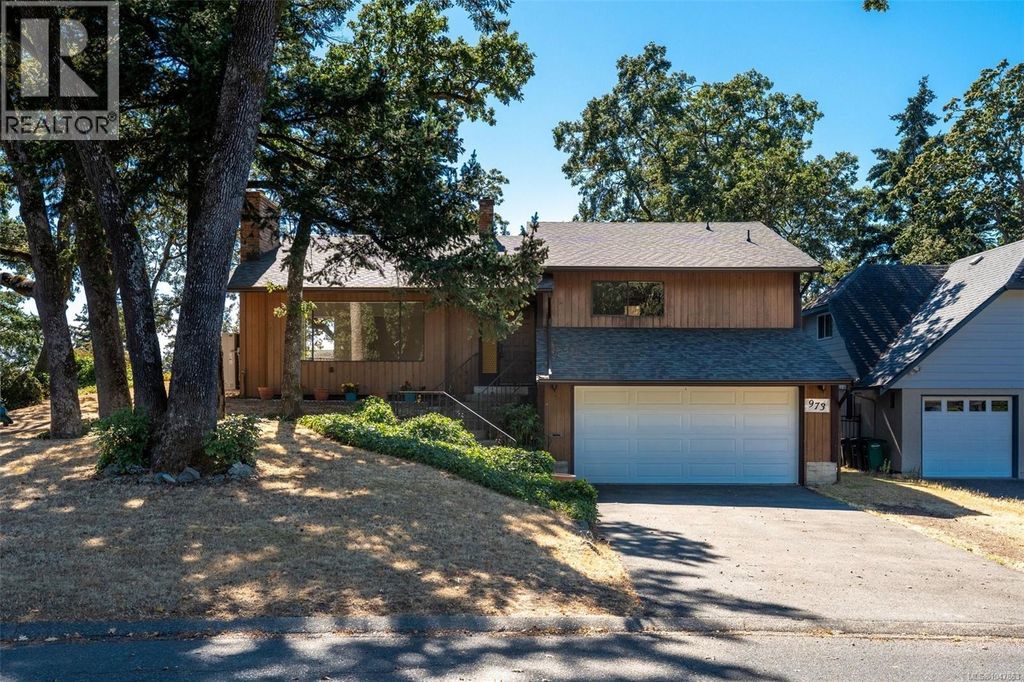 973 Landeen Pl, Saanich