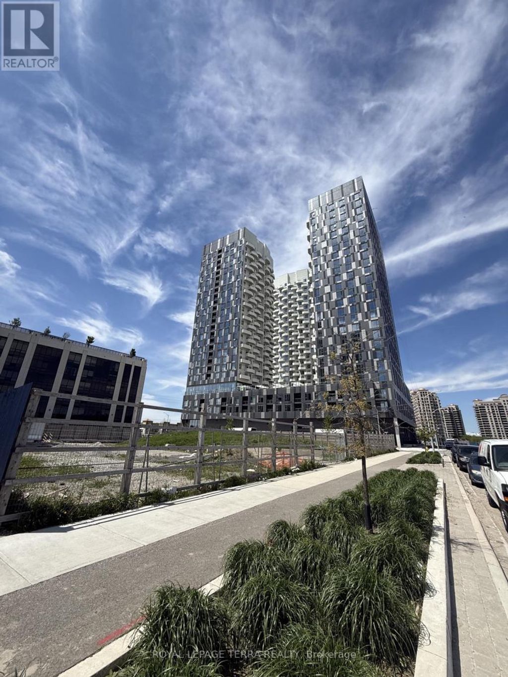 1202 - 474 Caldari Road, Vaughan (concord)