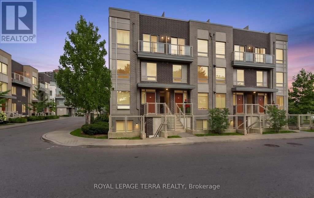 101 - 3 Applewood Lane, Toronto (etobicoke West Mall)