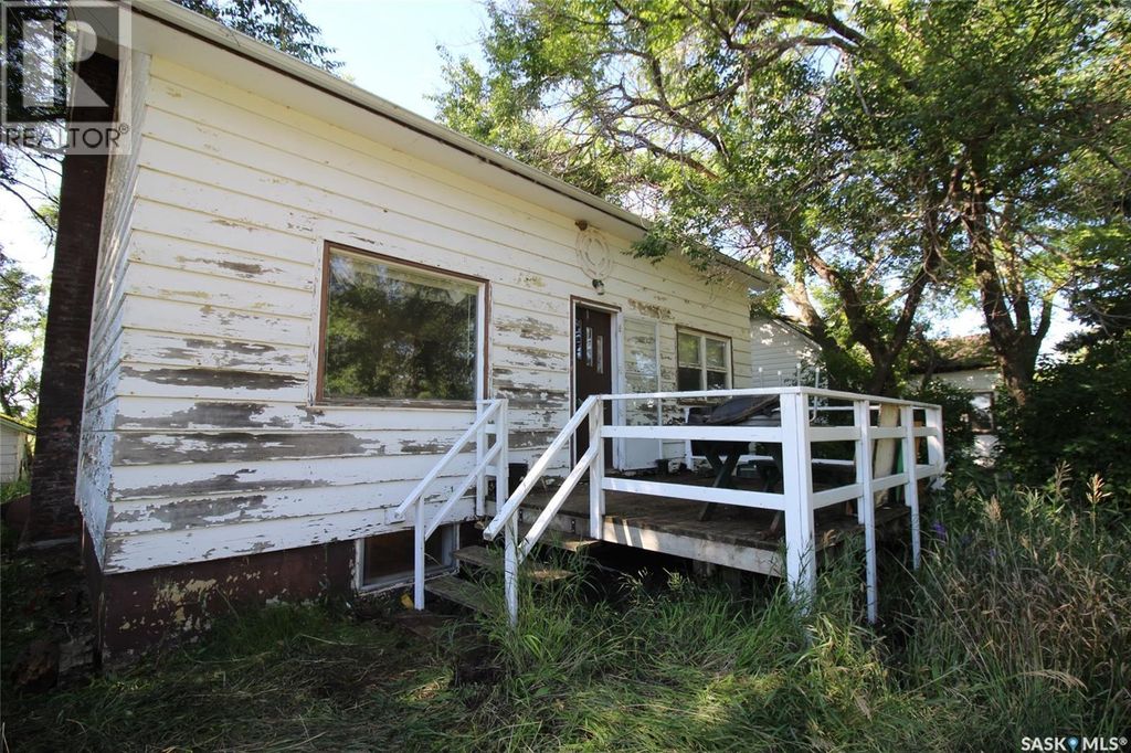 810 2nd Avenue, Simmie