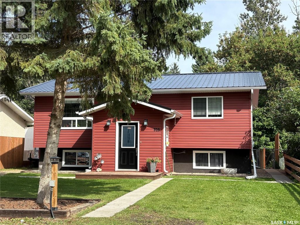 325 1st Avenue N, Big River
