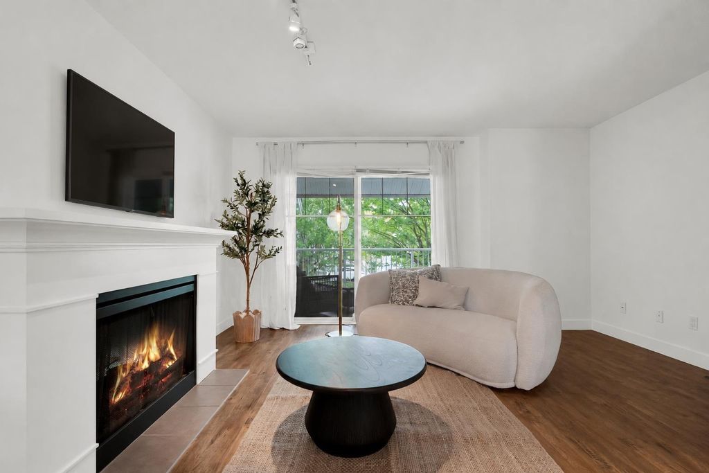 11 6555 192a Street, Surrey