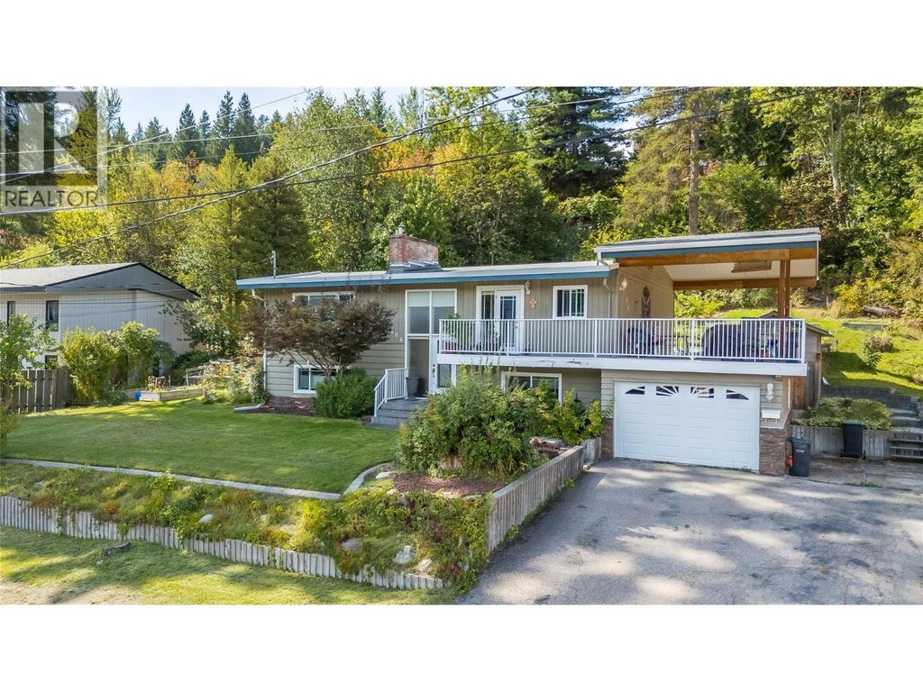 2404 11th Avenue, Castlegar