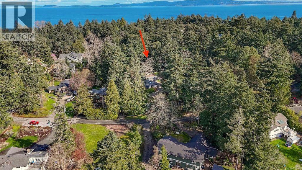 2660 Macdonald Dr E, Saanich