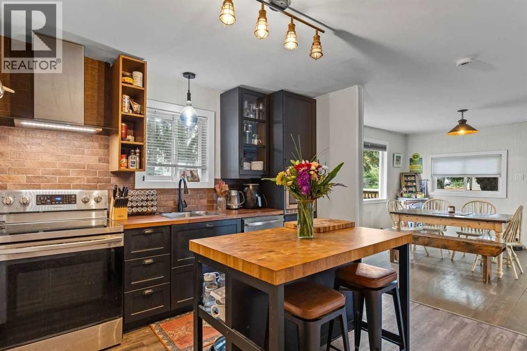 210 Royalties Crescent, Longview