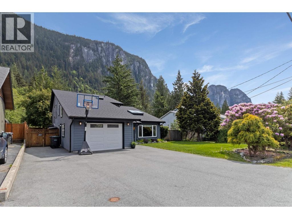 38582 Westway Avenue, Squamish