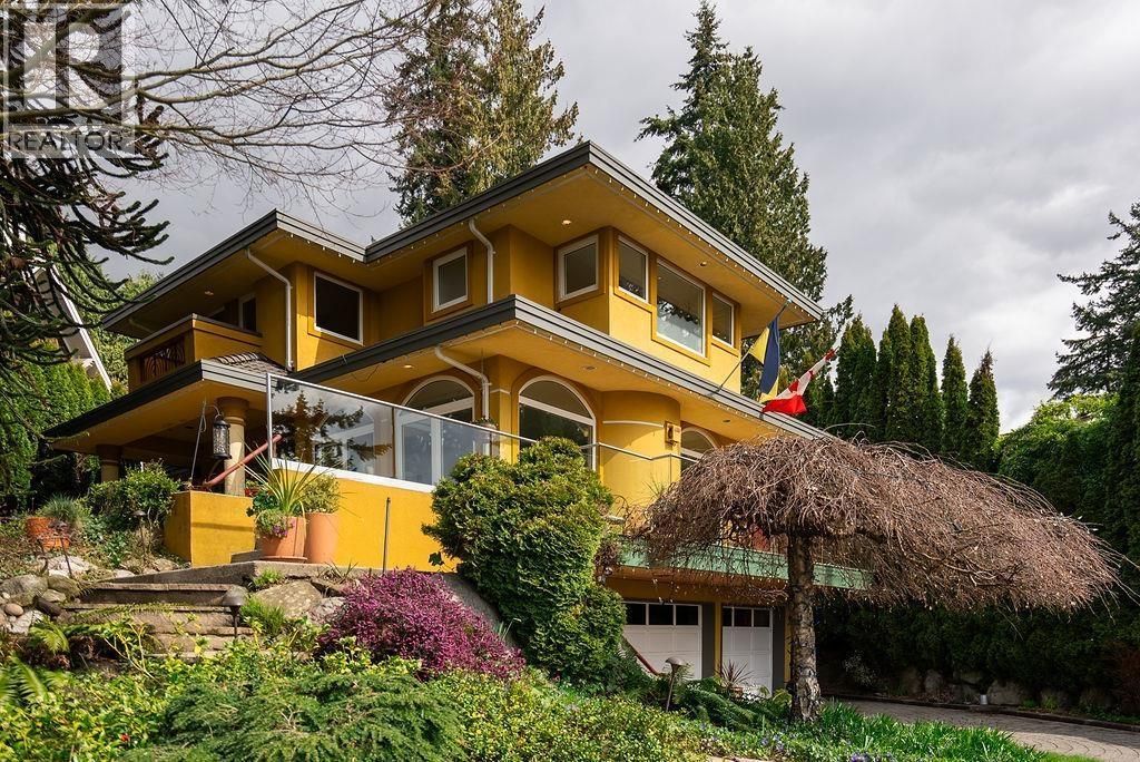 2635 Rosebery Avenue, West Vancouver