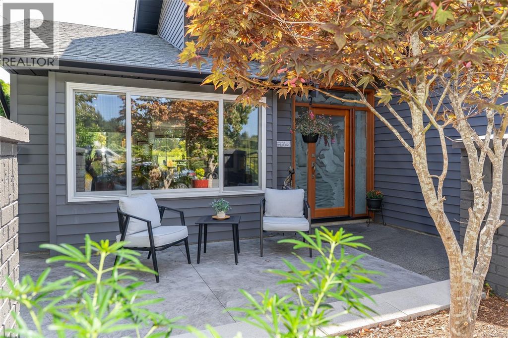 3728 Arbutus Dr N, Cobble Hill