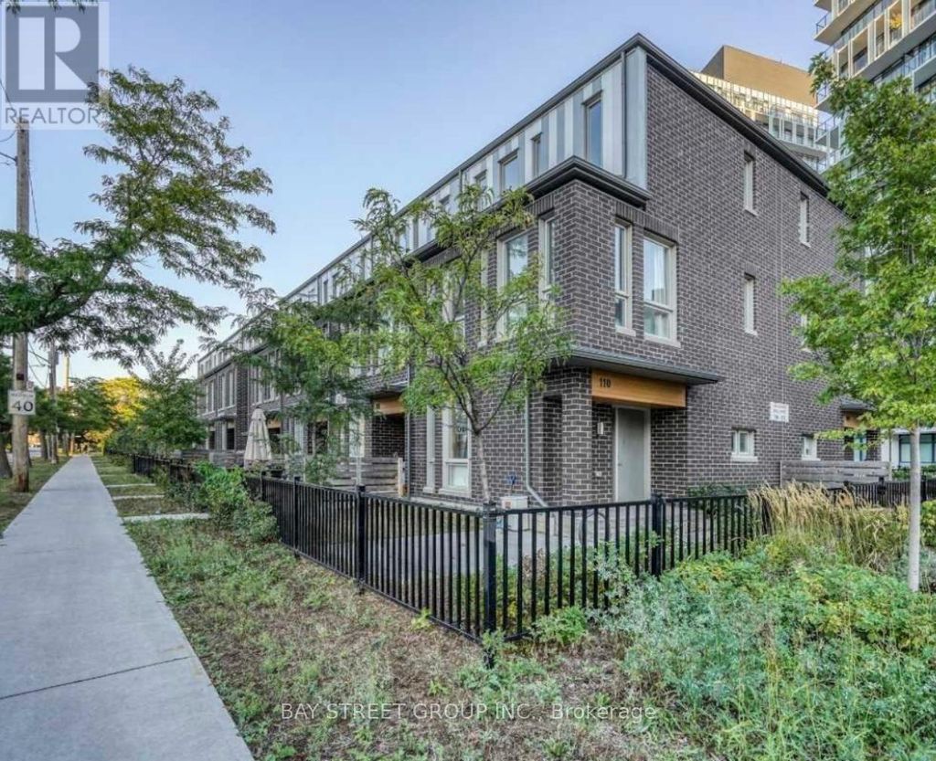 Th110 - 128 Fairview Mall Drive, Toronto (don Valley Village)