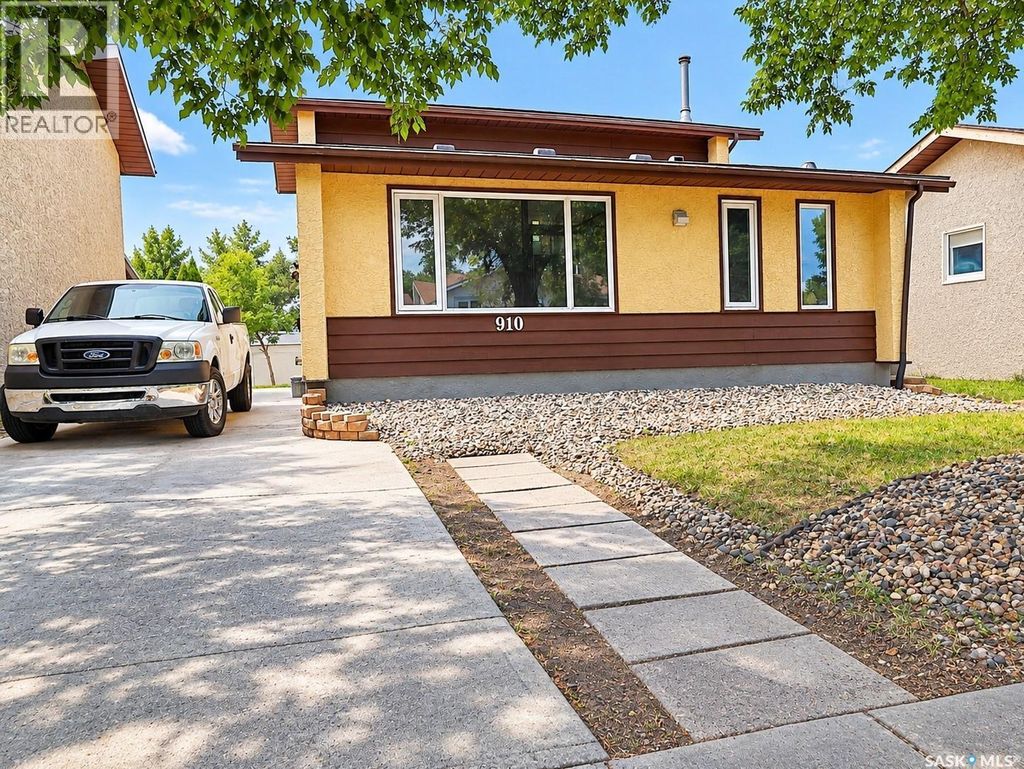 910 Devonshire Drive N, Regina