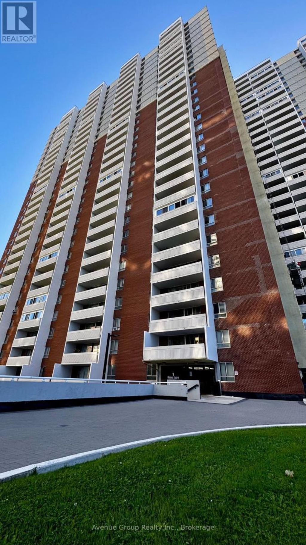 307 - 1 Massey Square, Toronto (crescent Town)