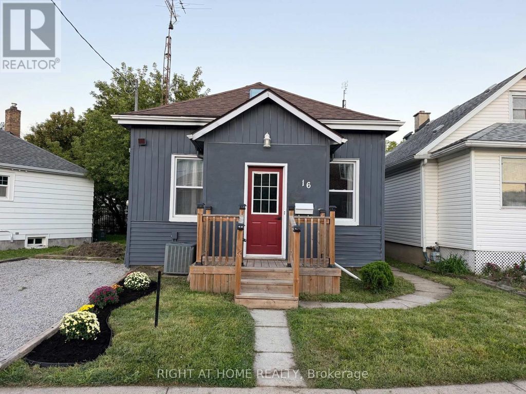 16 East Street E, St. Catharines (e. Chester)