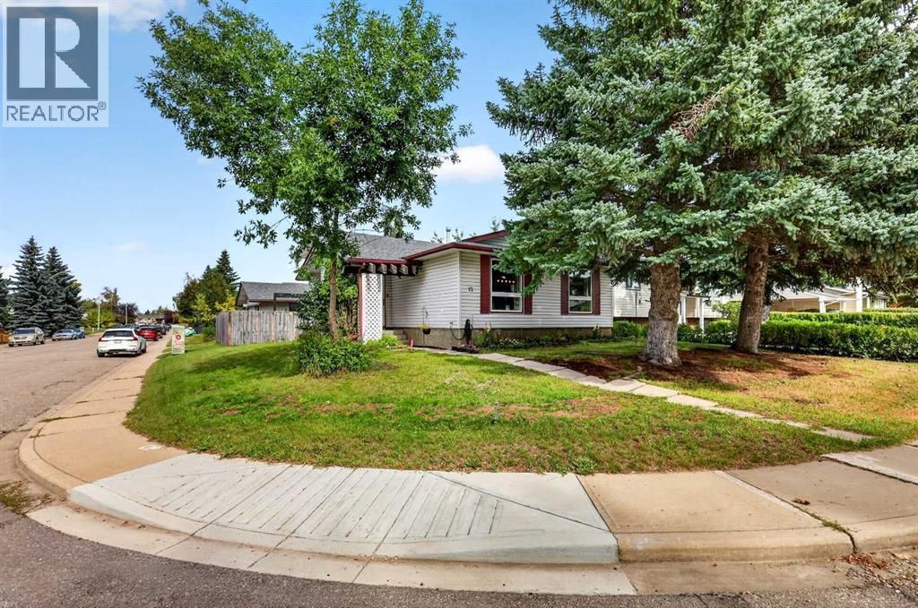 12 Brentwood Drive E, Strathmore