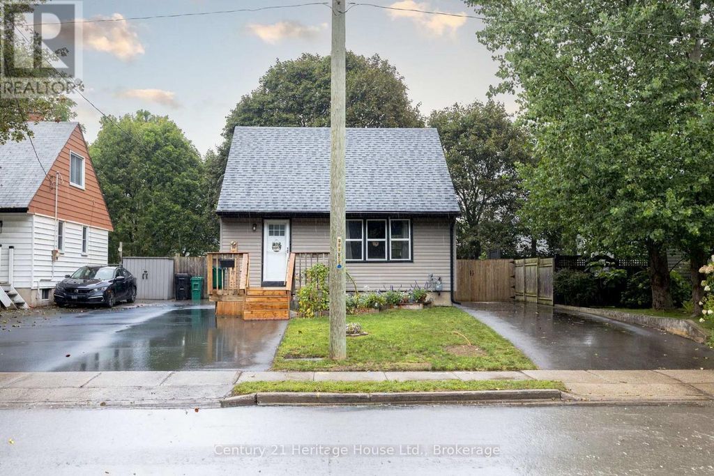 102 Stewart Avenue, Cambridge