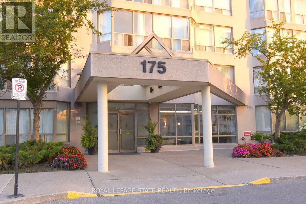 215 - 175 Cedar Avenue, Richmond Hill (harding)