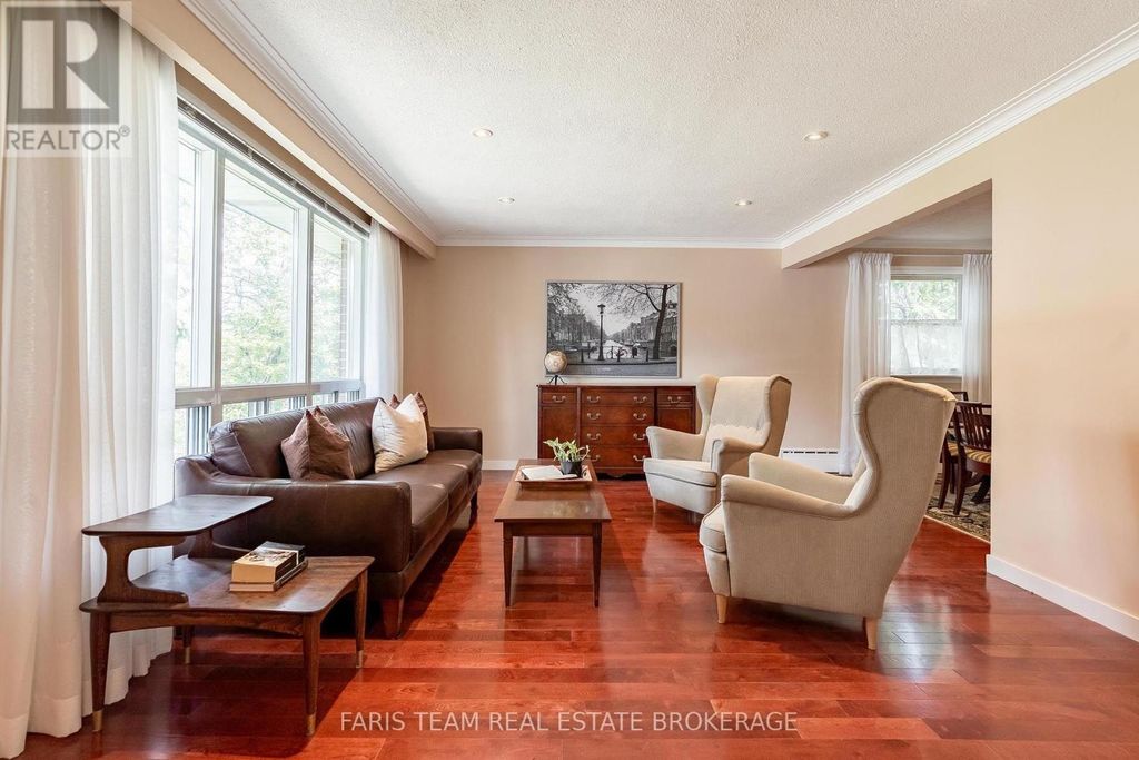90 Bedford Park Avenue, Richmond Hill (crosby)