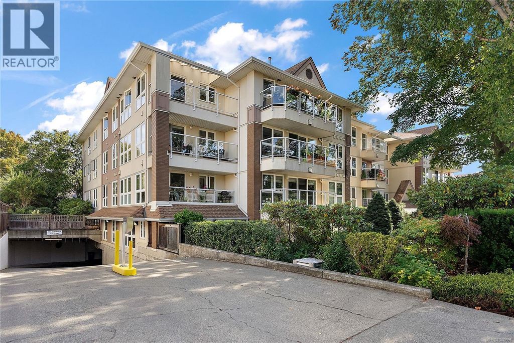 204 1501 Richmond Ave, Victoria