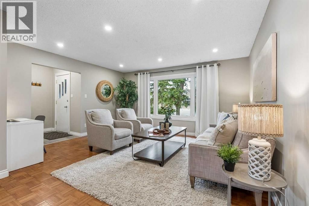 35 Dovercliffe Way Se, Calgary