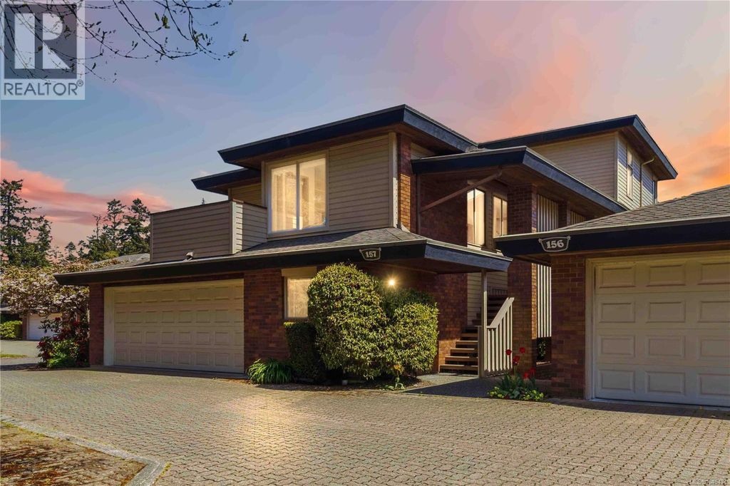 157 2345 Cedar Hill Cross Rd, Oak Bay