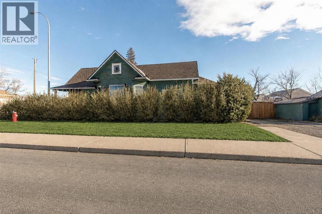 2424 4 Avenue, Fort Macleod