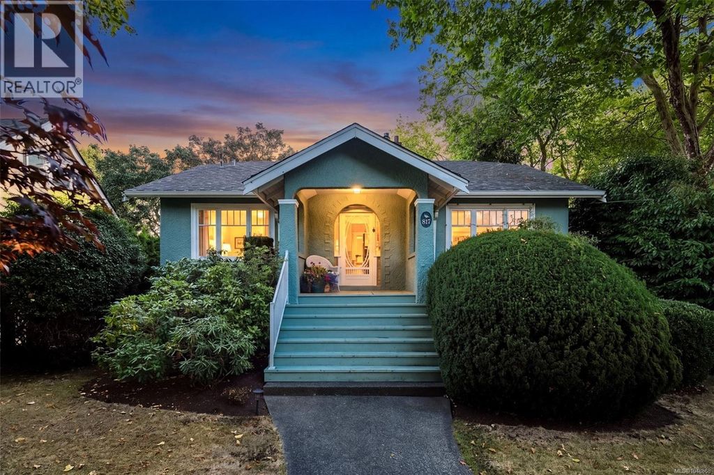 817 St. Patrick St, Oak Bay