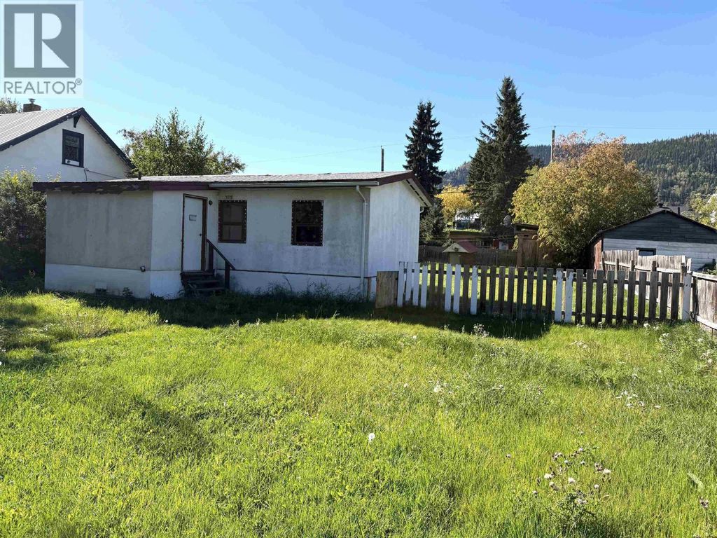 3715 2nd Avenue, Smithers