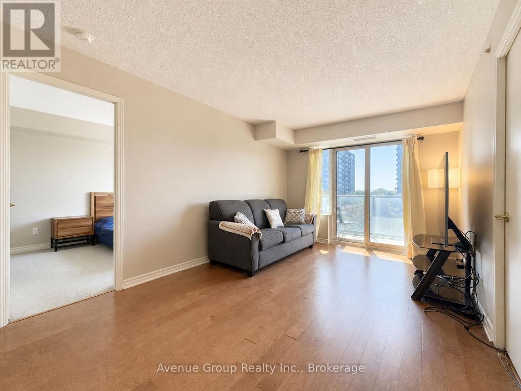 527 - 35 Saranac Boulevard, Toronto (englemount-Lawrence)