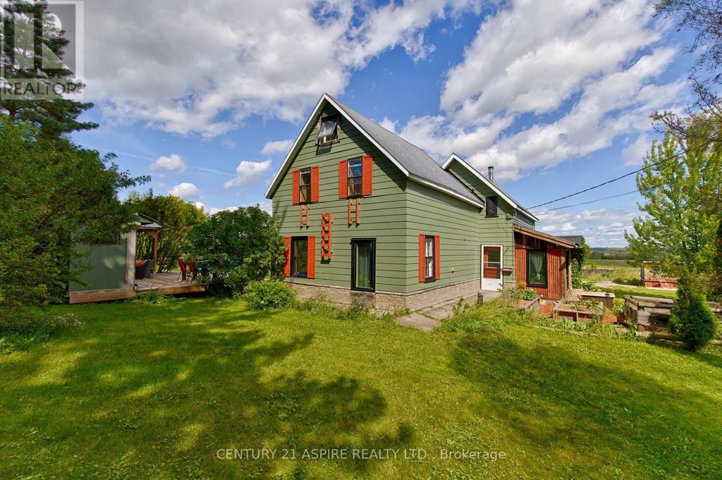 2552 Micksburg Road, Laurentian Valley