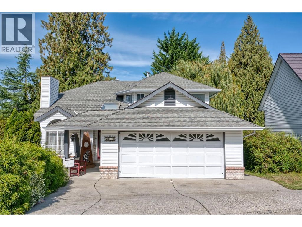 5818 Trail Avenue, Sechelt