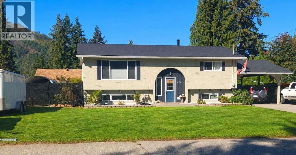 606 Gillis Avenue, Sicamous