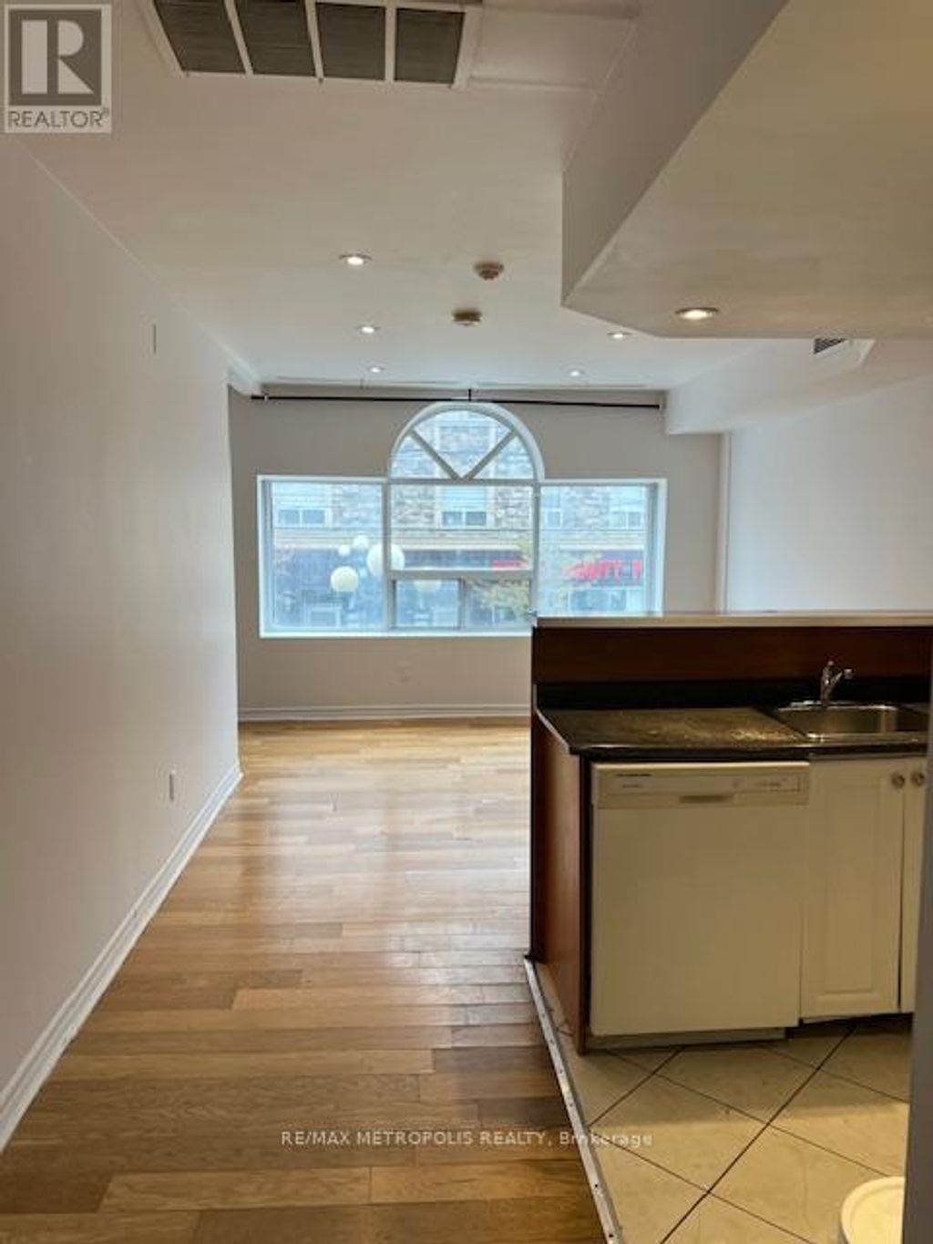 4 - 1431 & 1433 Gerrard Street E, Toronto (greenwood-Coxwell)
